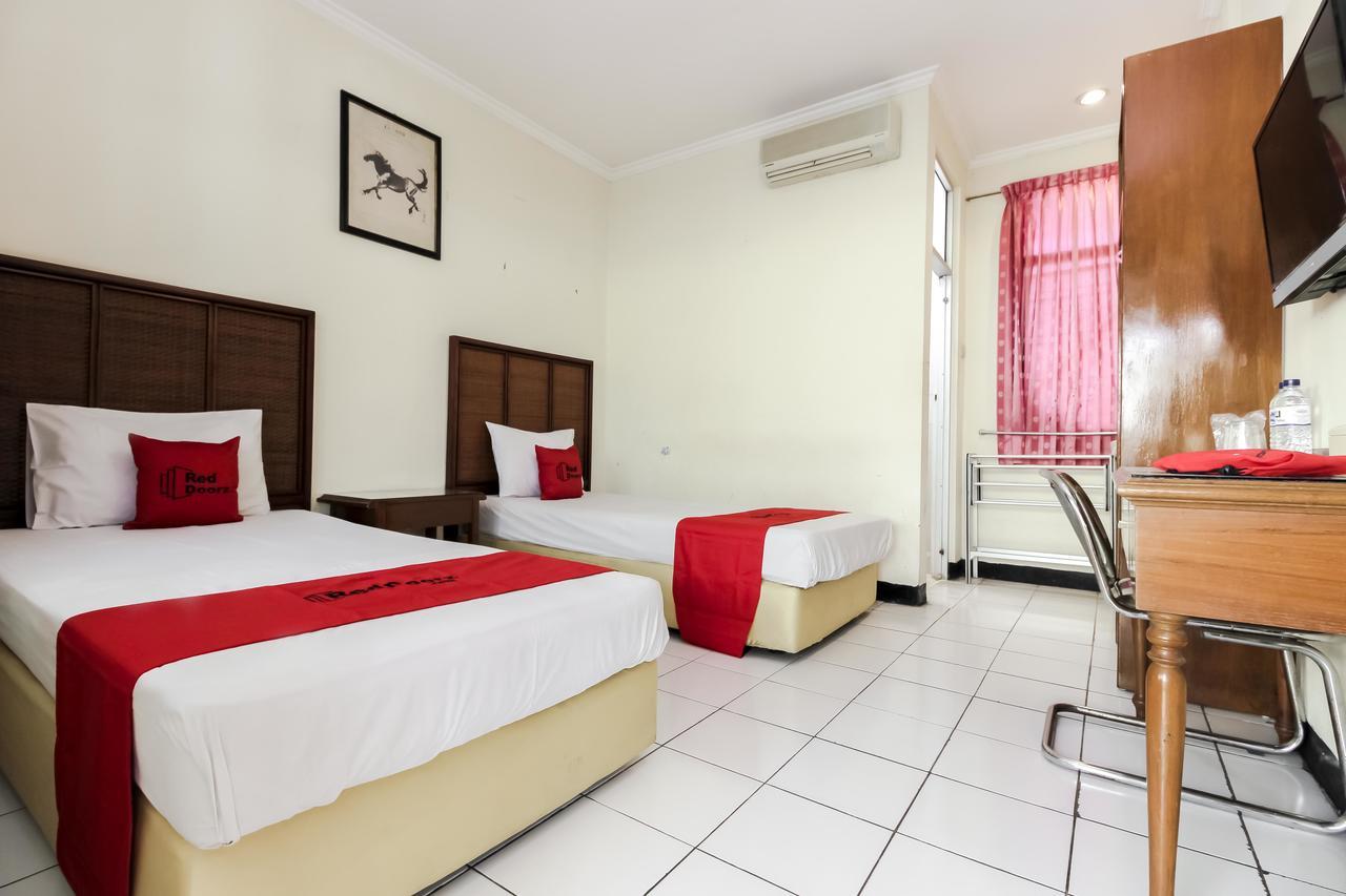 Reddoorz Plus Near Grage City Mall Cirebon Exterior photo